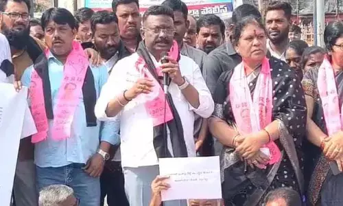 బీఆర్ఎస్ నేతలపై రాజకీయ కక్షసాధింపు : ఎమ్మెల్సీ దాసోజు శ్రావణ్ కుమార్