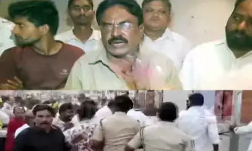 వైఎస్సార్ కాలనీ బ్లేడ్ బ్యాచ్‌లే దాడి చేశారు: జోగి రమేశ్ ఇంటి సిబ్బంది