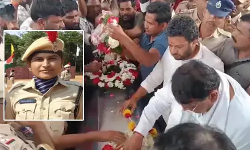 కన్నీటి సంద్రమైన మోస్రా.. స్వగ్రామానికి చేరిన కానిస్టేబుల్ సౌమ్య భౌతికకాయం