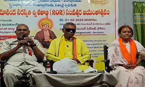 వేదవిద్య కోసం గురుకులాలను స్థాపించింది దయానంద సరస్వతి