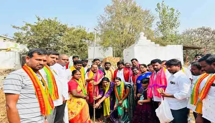 ప్రతి గ్రామాన్ని ఆదర్శంగా తీర్చిదిద్దుతా : ఎమ్మెల్యే వీర్లపల్లి శంకర్ ప్రతి గ్రామాన్ని ఆదర్శంగా తీర్చిదిద్దుతా : ఎమ్మెల్యే వీర్లపల్లి శంకర్