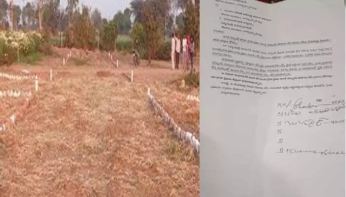 ప్లాట్లు ఇప్పిస్తానని మాజీ సర్పంచ్ డబ్బులు వసూలు..? ప్లాట్లు ఇప్పిస్తానని మాజీ సర్పంచ్ డబ్బులు వసూలు..?