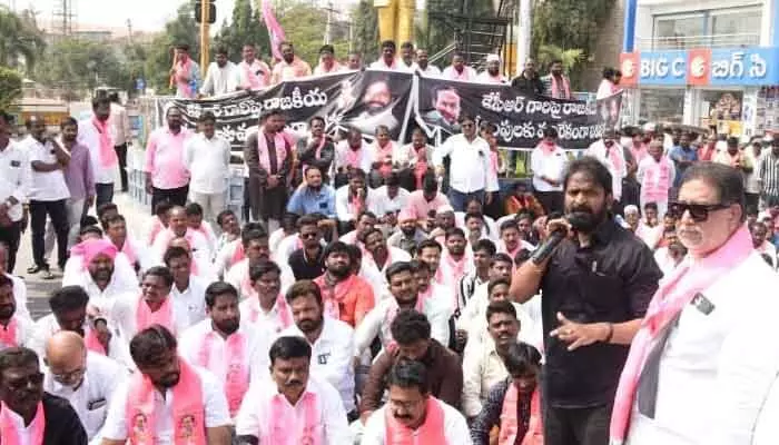 కక్ష సాధింపు కోసమే కేసీఆర్ కు నోటీసులు కక్ష సాధింపు కోసమే కేసీఆర్ కు నోటీసులు