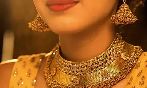Gold : బంగారం.. అలంకరణే కాదు.. మహిళల జీవన మనుగడ.. సాధికారత కూడాను!