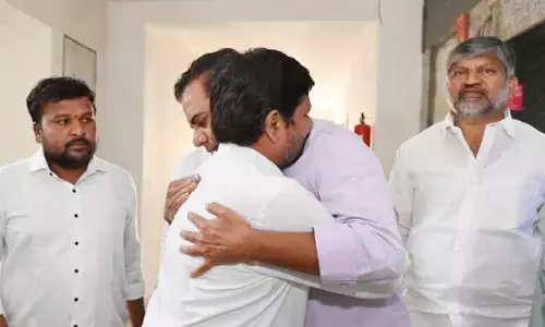 ‘జైబోలో తెలంగాణ’ సినిమా డైరెక్టర్‌ను కలిసిన కేటీఆర్