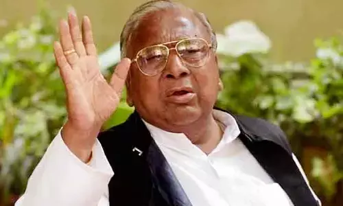 అప్పుడు ఆత్మగౌరవం గుర్తుకు రాలేదా.. మాజీ ఎంపీ వి.హన్మంత రావు