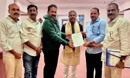 ఇన్ సర్వీస్ టీచర్లకు TET నుంచి మినహాయింనివ్వండి: కేంద్ర మంత్రి ధర్మేంద్ర ప్రదాన్‌కు వినతి