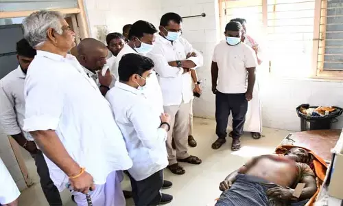 శ్రీను మృతదేహానికి నివాళులర్పించిన ఎమ్మెల్యే మేఘారెడ్డి