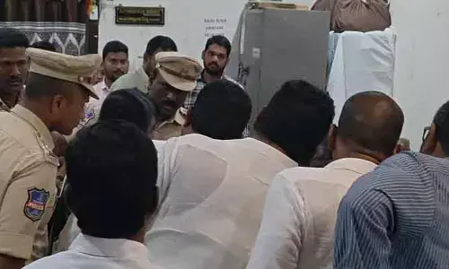 చౌటుప్పల్‌లో బీ-ఫామ్ గందరగోళం