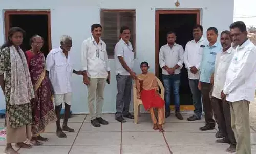 బ్రెయిన్ క్లాట్‌తో బాధపడుతున్న సువర్ణకు బీసీ జేఏసీ ఆర్థిక సాయం
