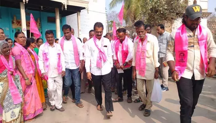 ఆదరించండి.. అభివృద్ధి చేస్తాం ఆదరించండి.. అభివృద్ధి చేస్తాం