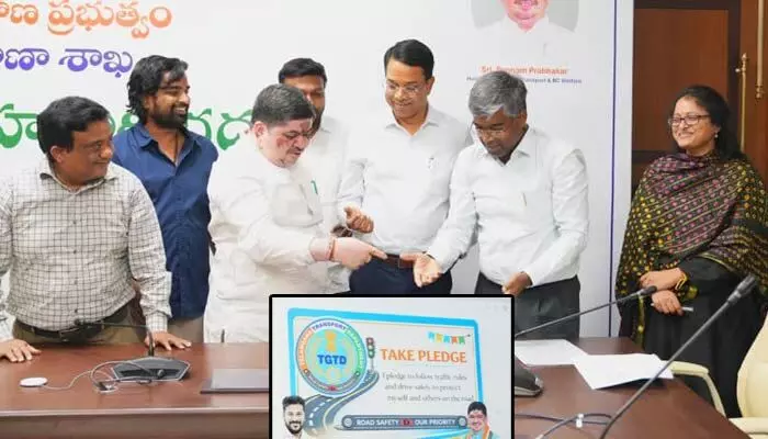 Road Safety : సచివాలయంలో రోడ్డు భద్రతా ప్రతిజ్ఞ వెబ్సైట్ ప్రారంభం Road Safety : సచివాలయంలో రోడ్డు భద్రతా ప్రతిజ్ఞ వెబ్సైట్ ప్రారంభం