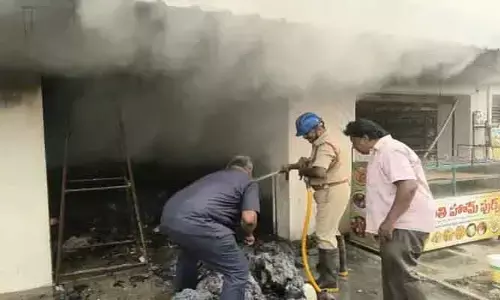 ఉయ్యూరులో అగ్నిప్రమాదం.. సామాగ్రి దగ్ధం
