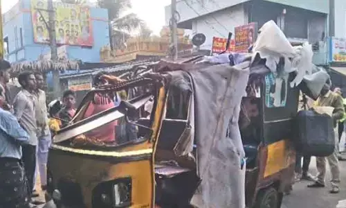 కూలీలతో వెళ్తున్న ఆటో.. అంతలోనే ప్రమాదం