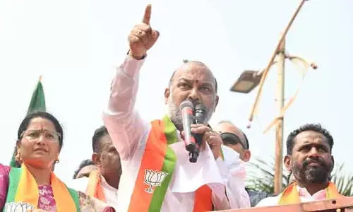 ‘నా జోలికొస్తే నీ బతుకు రోడ్డుకీడుస్తా’.. కేటీఆర్‌పై నిప్పులు చెరిగిన బండి