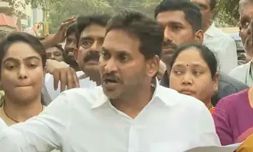 వాళ్ల ముగ్గురు లెంపలేసుకోవాలి:  వైఎస్ జగన్ సంచలన డిమాండ్