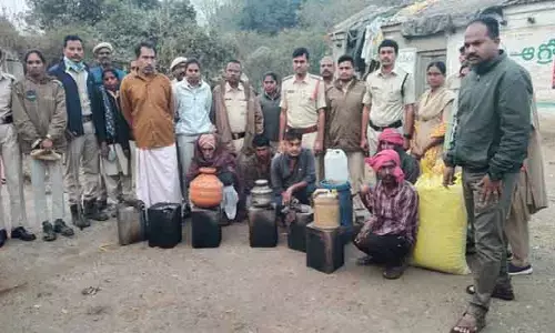 గుడుంబా త‌యారు చేస్తే క‌ఠిన చ‌ర్య‌లు త‌ప్ప‌వు : సీఐ జి. శ్రావణ్