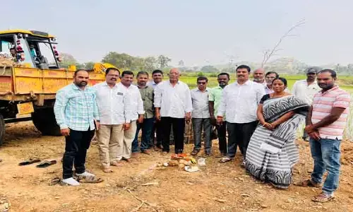 మ‌హిళా స‌మాఖ్య బిల్డింగ్ త్వ‌రగా పూర్తి చేయాలి