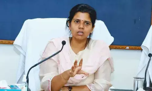 కేజీబీవీ స్పెషల్ ఆఫీసర్ కు షోకాజ్ నోటీసు జారీ
