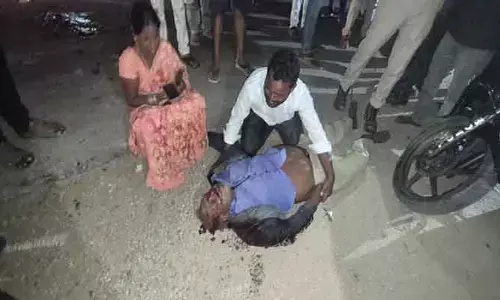 టీవీఎస్-కారు ఢీ.. వాట‌ర్ మ్యాన్ మృతి