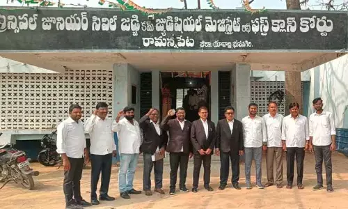 న్యాయవాదులపై జరుగుతున్న దాడులను అరికట్టాలి