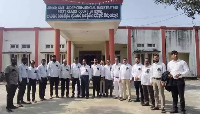 న్యాయవాదుల రక్షణ కోసం ప్రత్యేక చట్టాన్ని అమలు చేయాలి న్యాయవాదుల రక్షణ కోసం ప్రత్యేక చట్టాన్ని అమలు చేయాలి