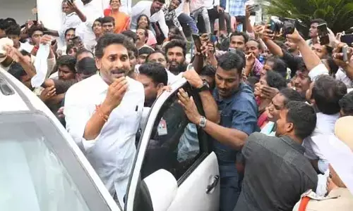 జగన్ గుంటూరు పర్యటన.. ఐదుగురు నేతలపై కేసులు నమోదు