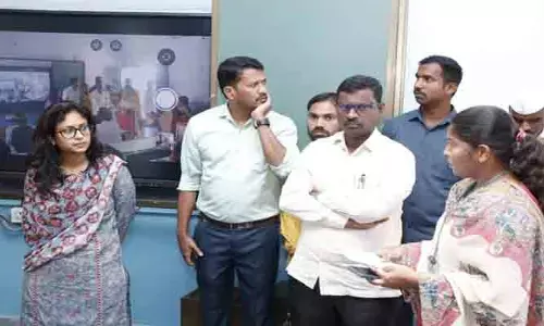 స‌మ‌యం పాటించ‌ని పీఓ, ఏపీఓల‌కు నోటీసులు ఇవ్వండి : క‌లెక్ట‌ర్ సిక్తా ప‌ట్నాయ‌క్