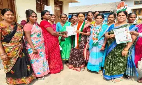 అధికార కాంగ్రెస్ తోనే అభివృద్ధి సాధ్యం : నీలం క‌ళావ‌తి ర‌మేష్