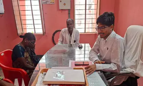 ఇందిర‌మ్మ ఇళ్ల ప్రోసీడింగ్ కాపీల‌ను ఇవ్వ‌క‌పోతే ఆత్మ‌హ‌త్య చేసుకుంటా