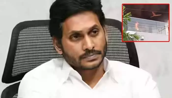 వైఎస్ జగన్ ఇబ్రహీంపట్నం పర్యటనపై హైటెన్షన్.. పోలీసుల నోటీసులు బేఖాతరు? వైఎస్ జగన్ ఇబ్రహీంపట్నం పర్యటనపై హైటెన్షన్.. పోలీసుల నోటీసులు బేఖాతరు?