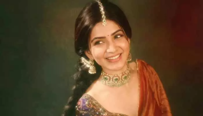 రాజ్తో పెళ్లైన తర్వాత మరింత గ్లామరస్గా తయారైన సమంత.. సూపర్ క్యూట్ ఫొటోస్ వైరల్ రాజ్తో పెళ్లైన తర్వాత మరింత గ్లామరస్గా తయారైన సమంత.. సూపర్ క్యూట్ ఫొటోస్ వైరల్
