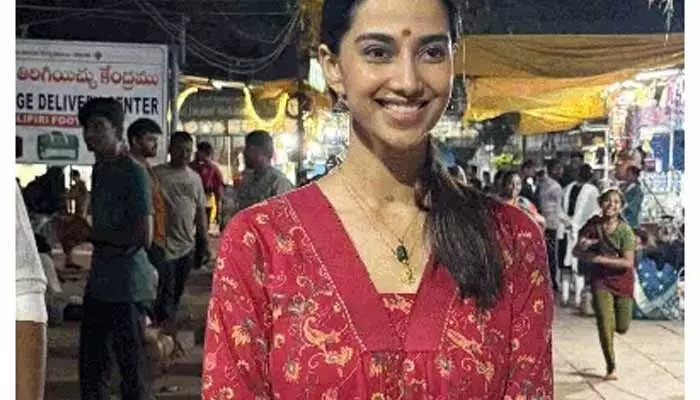 కాలినడకన శ్రీవారిని దర్శించుకున్న స్టార్ హీరోయిన్.. వీడియో వైరల్ కాలినడకన శ్రీవారిని దర్శించుకున్న స్టార్ హీరోయిన్.. వీడియో వైరల్