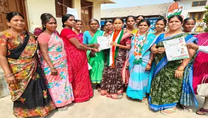 అధికార కాంగ్రెస్ తోనే అభివృద్ధి సాధ్యం : నీలం కళావతి రమేష్ అధికార కాంగ్రెస్ తోనే అభివృద్ధి సాధ్యం : నీలం కళావతి రమేష్