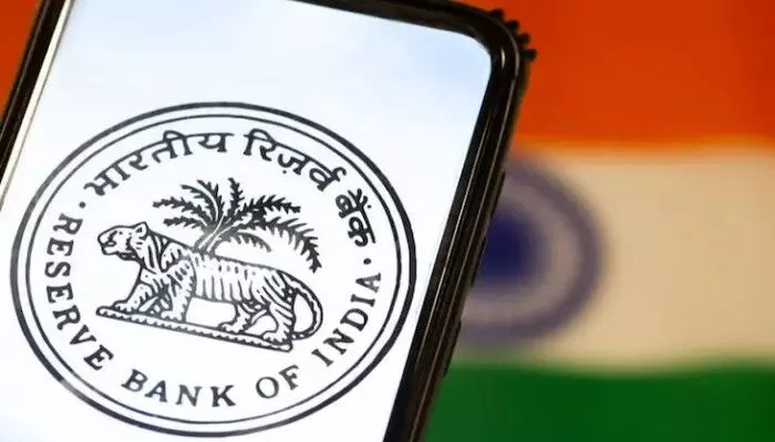 RBI: ఆన్లైన్ మోసాల బాధితులకు రూ. 25,000 పరిహారం RBI: ఆన్లైన్ మోసాల బాధితులకు రూ. 25,000 పరిహారం