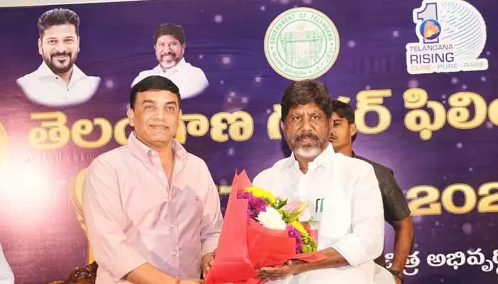 నిర్మాత దిల్రాజుకు డిప్యూటీ CM భట్టి టాస్క్.. నెక్ట్స్ లెవెల్లో ఉండాలని సూచన నిర్మాత దిల్రాజుకు డిప్యూటీ CM భట్టి టాస్క్.. నెక్ట్స్ లెవెల్లో ఉండాలని సూచన