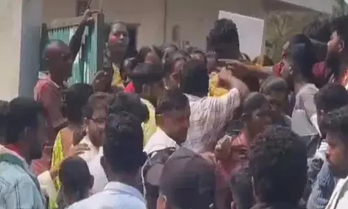 కోదాడ మున్సిపాలిటీలో కాంగ్రెస్ నేతల ప్రలోభాలు..!