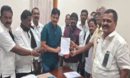 రేవంత్ రెడ్డి వెలమలకు క్షమాపణ చెప్పాలి