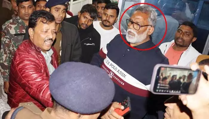 MP Arrest: దేశ రాజకీయాల్లో సెన్సేషన్... ఫోర్జరీ కేసులో ఎంపీ అరెస్ట్ MP Arrest: దేశ రాజకీయాల్లో సెన్సేషన్... ఫోర్జరీ కేసులో ఎంపీ అరెస్ట్
