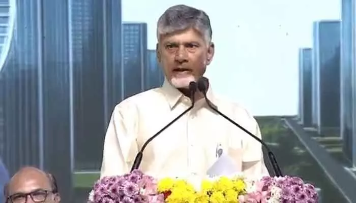 అమరావతి నుంచే సరికొత్త ఆవిష్కరణలు.. సీఎం చంద్రబాబు కీలక వ్యాఖ్యలు అమరావతి నుంచే సరికొత్త ఆవిష్కరణలు.. సీఎం చంద్రబాబు కీలక వ్యాఖ్యలు