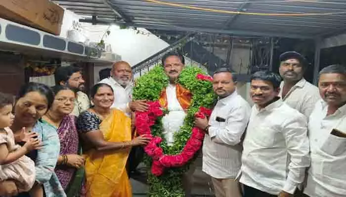 ఏపీ గ్రంథాలయ చైర్మన్ దేవ శాలివాహన సత్రం అధ్యక్షులు తుంగలి నాగేంద్ర కు ఘన సన్మానం ఏపీ గ్రంథాలయ చైర్మన్ దేవ శాలివాహన సత్రం అధ్యక్షులు తుంగలి నాగేంద్ర కు ఘన సన్మానం