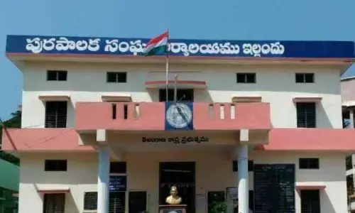 ఇల్లెందులో హడలెత్తిస్తున్న రెబల్స్