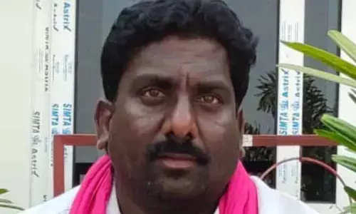 గుర్తు తెలియ‌ని వాహ‌నం ఢీ కొని వ్య‌క్తి మృతి
