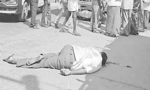బస్సు ఢీకొని వ్యక్తి మృతి