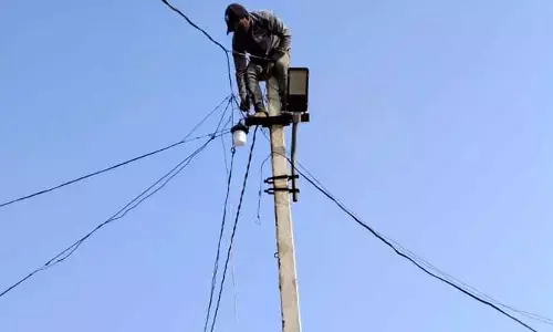 వీధి దీపాల ఏర్పాటు