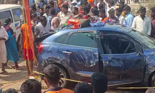 సాగర్ కాల్వలోకి దూసుకెళ్లిన కారు..  భార్య మృతి.. ల‌భించ‌ని భ‌ర్త ఆచూకి..!