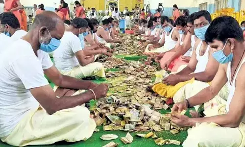 మేడారంలో హుండీల్లో 18 దేశాల కరెన్సీ