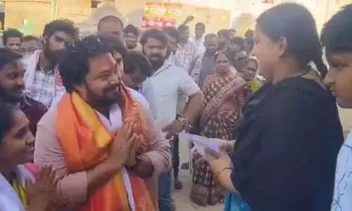 తెలంగాణ మున్సిప‌ల్ ఎన్నిక‌ల ప్ర‌చారంలో టాలీవుడ్ హీరో