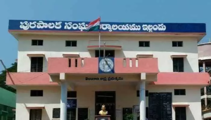 ఇల్లెందులో హడలెత్తిస్తున్న రెబల్స్ ఇల్లెందులో హడలెత్తిస్తున్న రెబల్స్