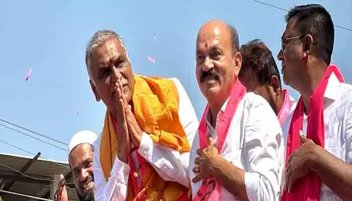 బూతుల ముఖ్యమంత్రికి ఓటుతో బుద్ధి చెప్పాలి : హరీశ్ రావు బూతుల ముఖ్యమంత్రికి ఓటుతో బుద్ధి చెప్పాలి : హరీశ్ రావు